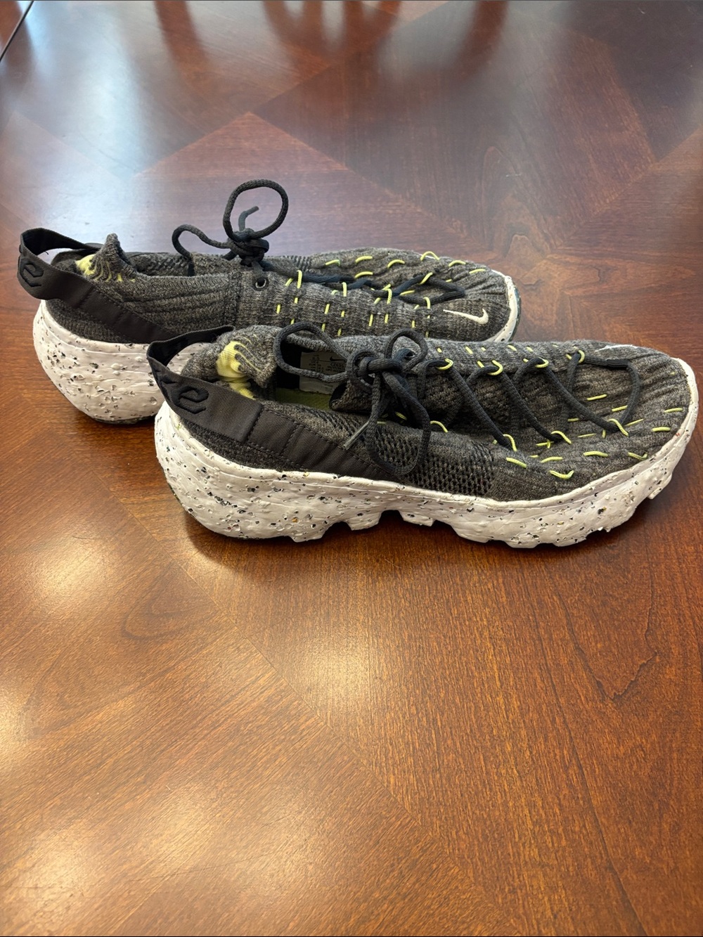 Nike space hippie04 black volt